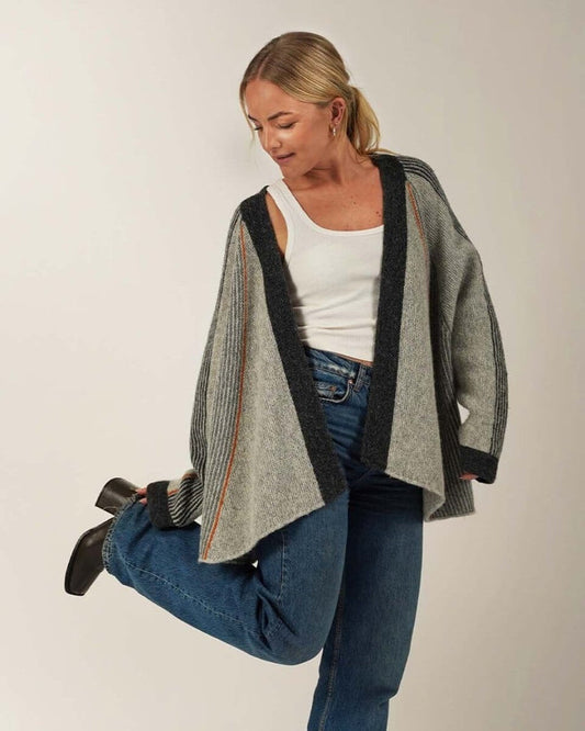 Ballerina jacket in 4 colors by Hanne Falkenberg, No 20 knitting kit