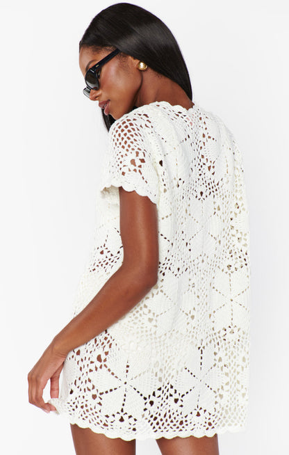 badge_model-wears-size-s