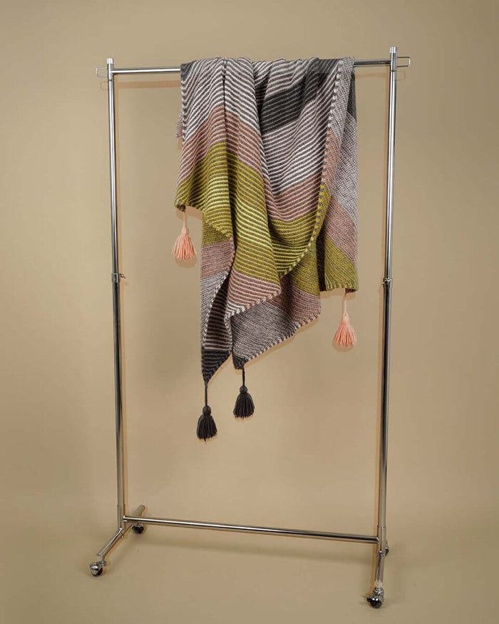 Cozy blanket or scarf by Önling, knitting pattern
