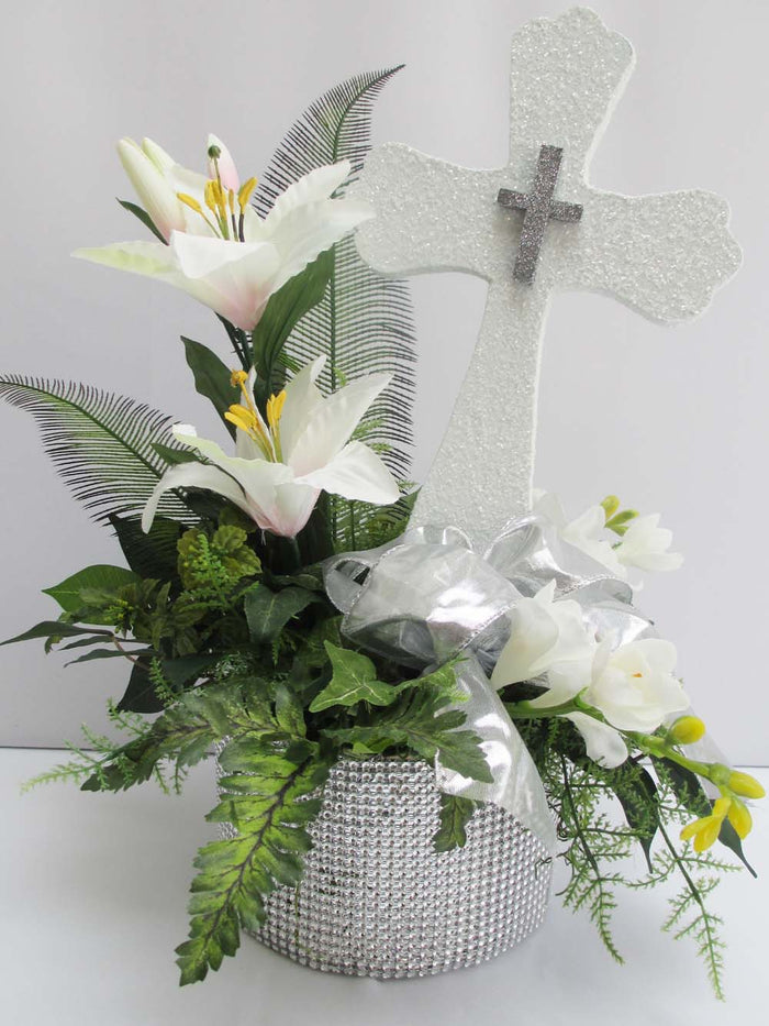 Cross with Scalloped Edges