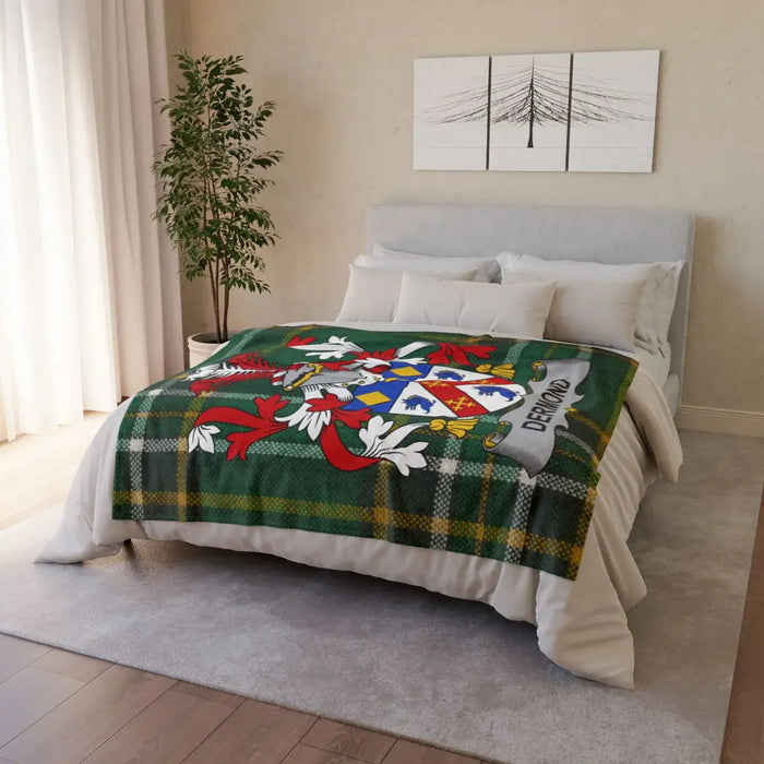 Family Crest Design Green Plaid Accent Blanket