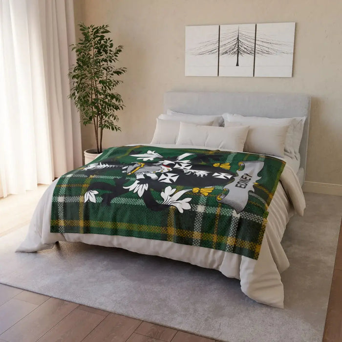Cozy Black and Green Heathered Blanket for Bedroom Decor