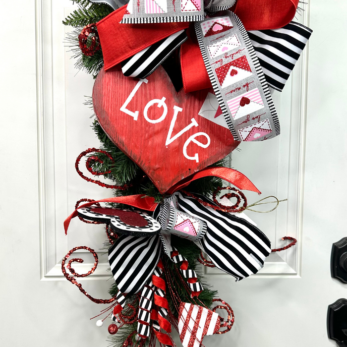 Glitter Heart Spiral Spray