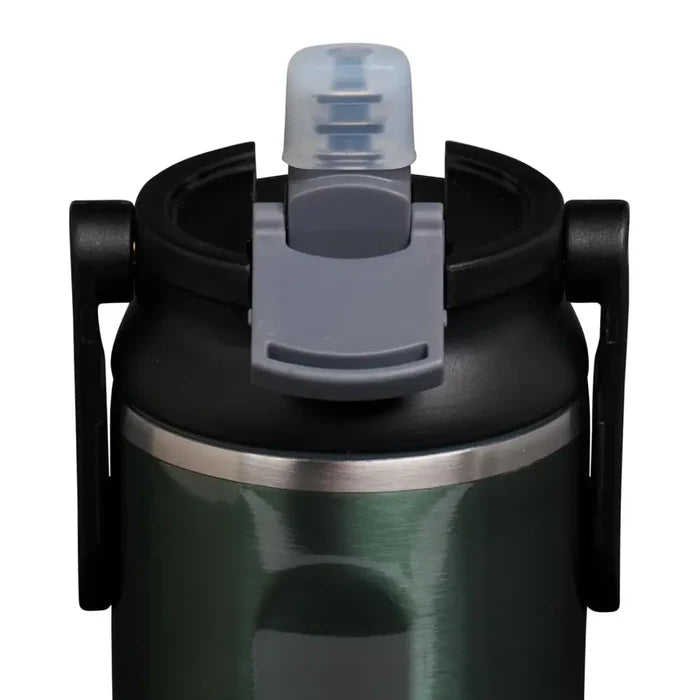 Close-up of a Igloo Flip ‘n’ Sip Insulated Tumbler 591ml size in spruce green colour showing the flip top spout on a white background