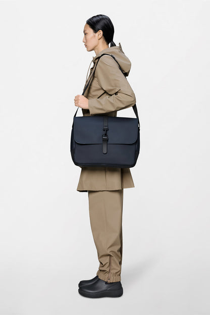 RAINS Messenger Bag Navy 11L H32 x D11 x W38 cm Messenger