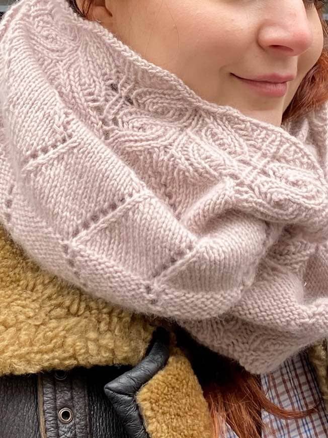 Möbius cowl, knitting pattern Knitting patterns Önling - Katrine Hannibal