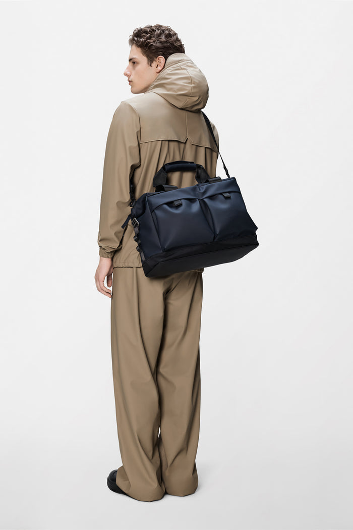 RAINS Otaru Weekend Bag Small Navy 33L H30 x D20 x W42 cm Weekender