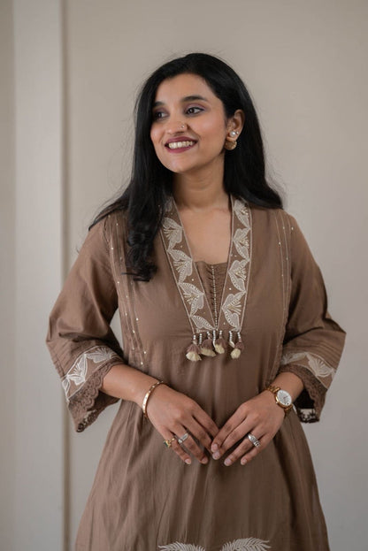 Paro Embroidered Luxe Cotton Set- Brown