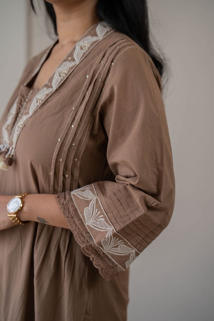 Paro Embroidered Luxe Cotton Set- Brown