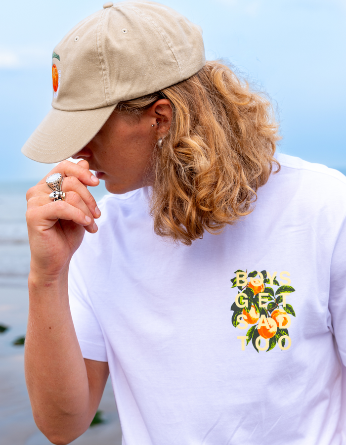 PEACHES WHITE TEE