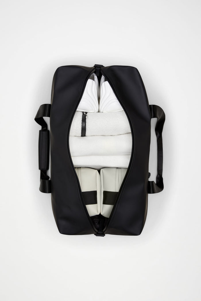 RAINS Trail Gym Bag Black 26L H25 x D22 x W48.50 cm Weekender