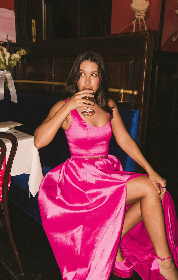 badge_model-wears-size-s