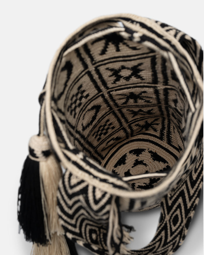 Wayuu Symbol Maxi - Crocheted Bucket Bag - Kopjafa Black/Creme