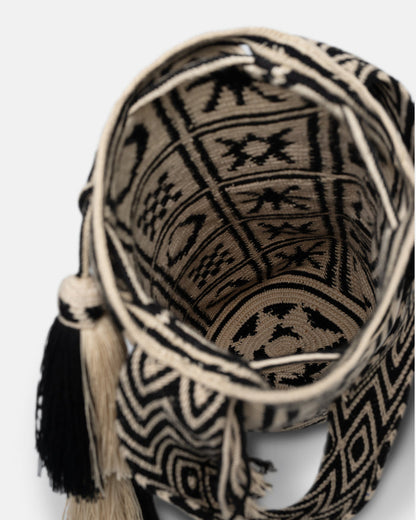 Wayuu Symbol Maxi - Crocheted Bucket Bag - Kopjafa Black/Creme