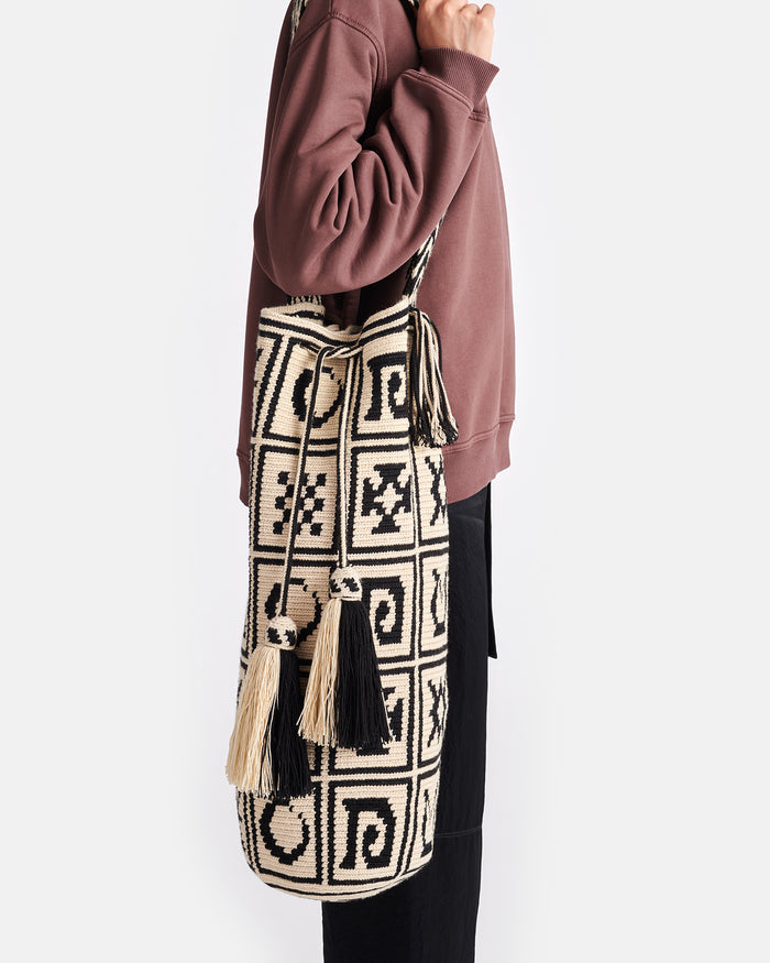 Wayuu Symbol Maxi - Crocheted Bucket Bag - Kopjafa Black/Creme