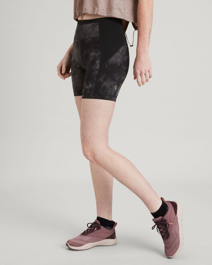 a1724_o7w_wdn_move_womens_6inch_tight_shorts_gr_c_1743633963000