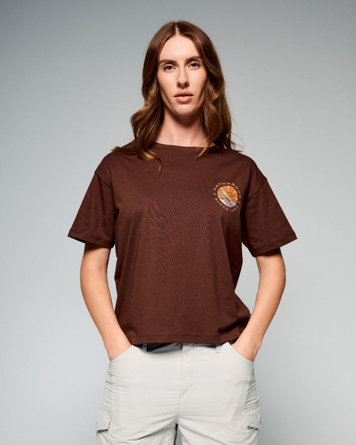 b0994_555_womens_sunburst_logo_organic_cotton_ss_tee_a_1775616673000